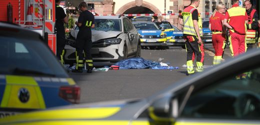 Leipzig: Auto fährt in Leipziger Fußgängerzone – mindestens zwei Tote
