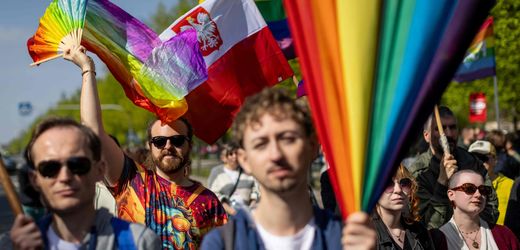 LGBTQ in Polen: Rathaus in Warschau erkennt erstmals gleichgeschlechtliche Ehe an