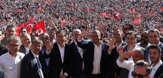 Türkei: Wiedereingesetzter CHP-Chef fordert Wahl um Parteivorsitz