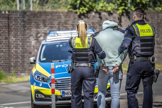 POL-ME: Polizei nimmt Jugendliche nach Einbruch fest – 2605077