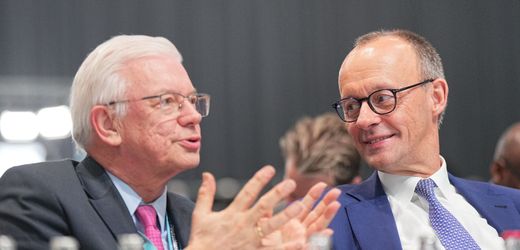 Friedrich Merz: Roland Koch stellt sich in Kanzler-Debatte hinter den Regierungschef