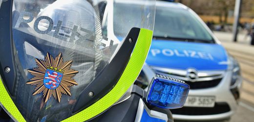 Hessen: Zehnjähriger Sohn am Steuer, Mutter stirbt bei Unfall