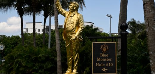 Donald Trump: Geistlicher verteidigt Segnung goldener Statue des US-Präsidenten