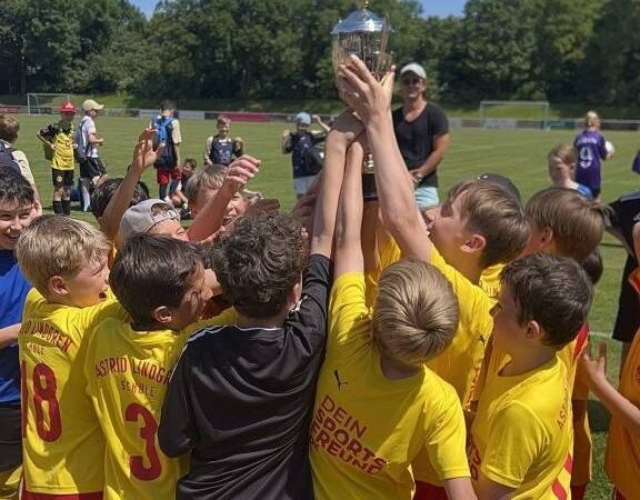 Fußballturnier in Büttgen: Astrid-Lindgren-Schule holt sich den Pokal