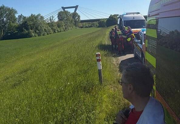 Rheinufer in Büderich: DLRG rettet 29-jährige Frau aus dem Rhein