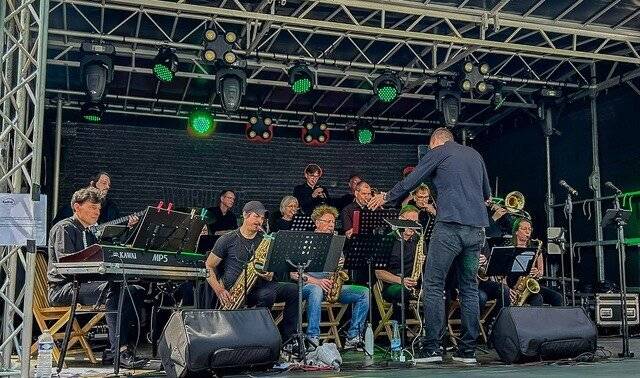Konzert mit Bigband: Sommer, Swing & Picknick-Feeling im Bürgerpark Nieukerk