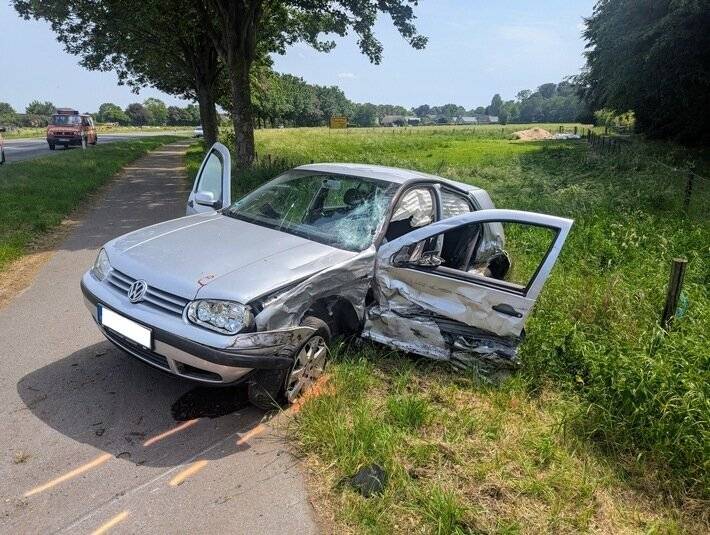Sperrung der B9 im Kreis Kleve: Unfall mit vier Verletzten auf Gocher Landstraße
