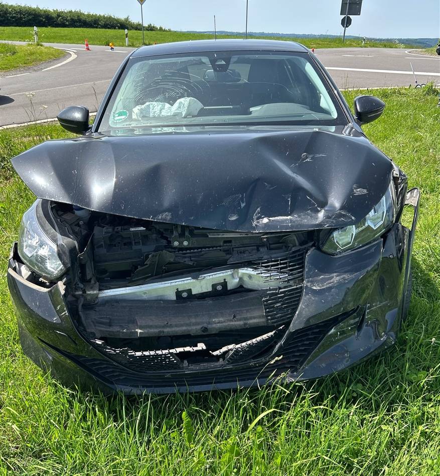 Unfall in Radevormwald: Drei Verletzte nach Unfall auf der Kreuzung L130 / K6