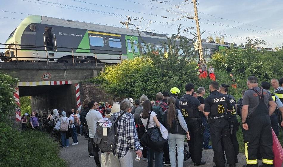 Türen ließen sich nicht öffnen: Zug bleibt bei Emmerich liegen – Passagiere bei hohen Temperaturen evakuiert