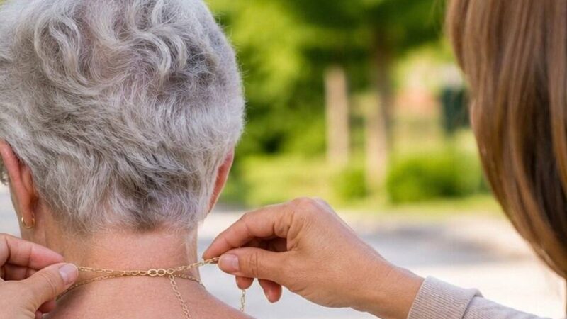 Polizei im Kreis Mettmann warnt: Dreiste Masche – Trickbetrüger stehlen Schmuck auf offener Straße