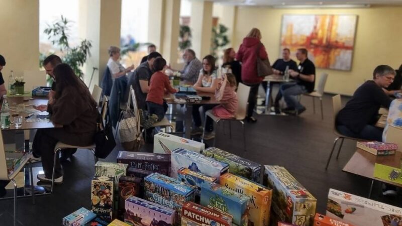 Gesellschaftsspiele im Nettebistro: Spieletreff im Lobbericher Krankenhaus