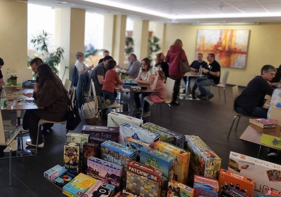 Gesellschaftsspiele im Nettebistro: Spieletreff im Lobbericher Krankenhaus