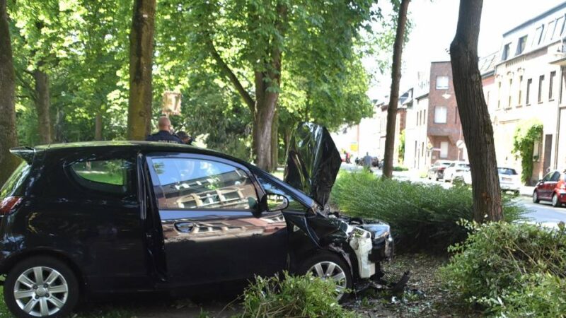 Von der Fahrbahn abgekommen: Autofahrerin bei Unfall in Kempen verletzt