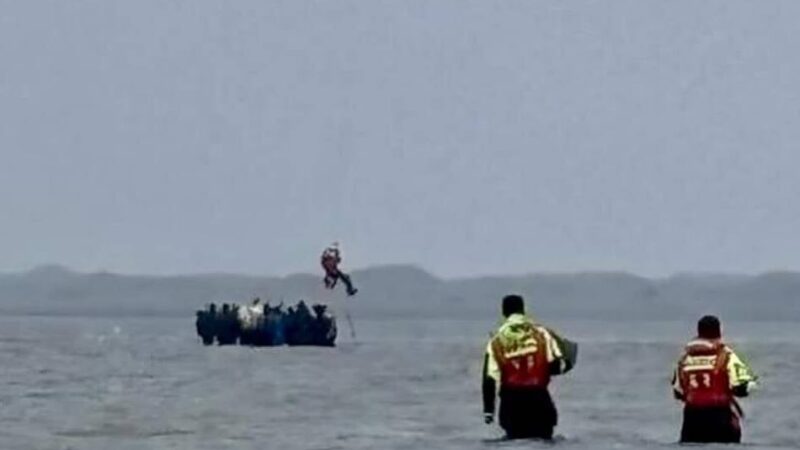 Flut überrascht Wanderer: Große Rettungsaktion vor Ameland – 32 Menschen aus dem Wattenmeer gerettet