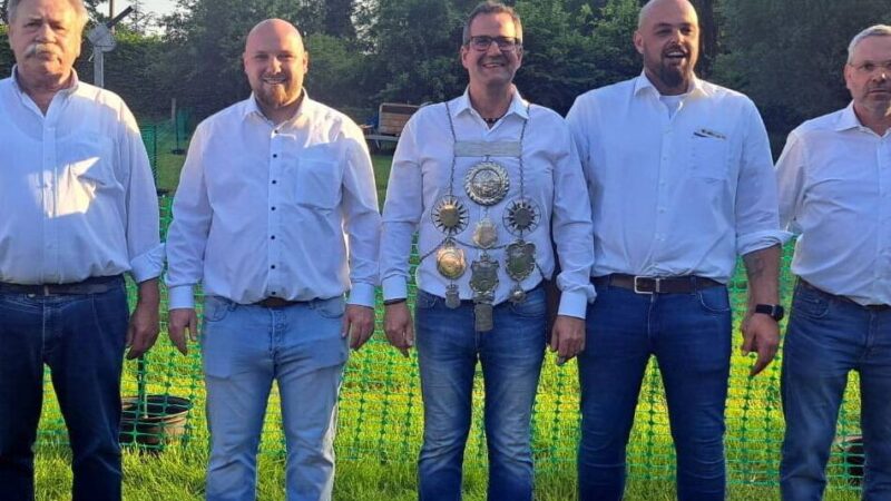 Vogelschuss bei Hinsbecker Bruderschaft: Robert Spolders neuer Schlöper Schützenkönig