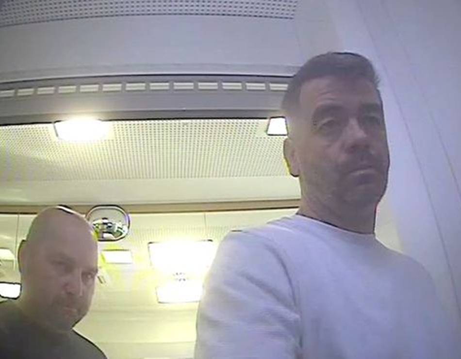 Nach Handtaschen-Diebstahl in Wermelskirchen: Überwachungskamera zeigt zwei Tatverdächtige