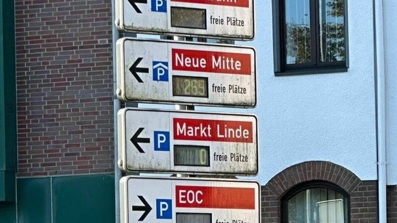 Irreführend für Autofahrer: Parkleitsystem in Kleve bleibt Sorgenkind – „Stimmt vorne und hinten nicht“