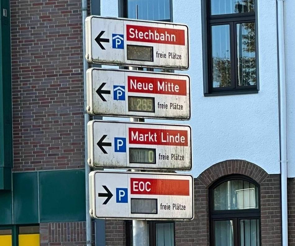 Irreführend für Autofahrer: Parkleitsystem in Kleve bleibt Sorgenkind – „Stimmt vorne und hinten nicht“