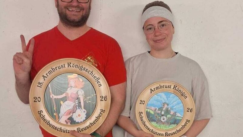 Brauchtum in Neuss: Reuschenberger Scheibenschützen küren neuen Armbrustkönig
