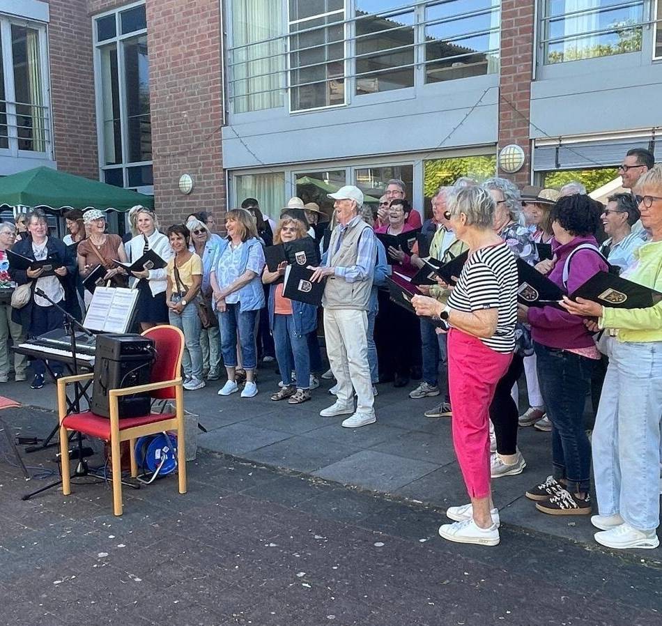 Mai-Singen in Geldern: Chor singt für Bewohner von Haus Golten