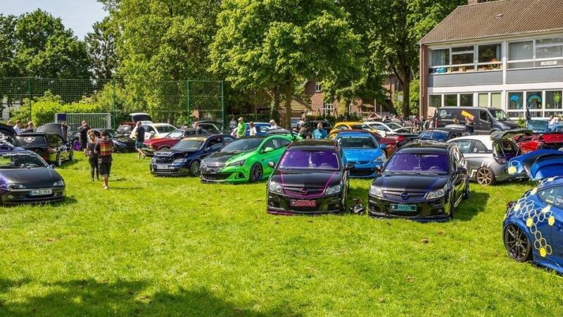 Opel-Treffen mit 120 Fahrzeugen: Haffen im Zeichen der Marke mit dem Blitz