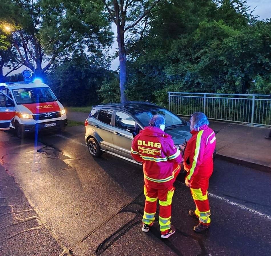 Alarm in Grevenbroich: Erst ein brennendes Haus, dann schon wieder eine Personensuche an der Erft
