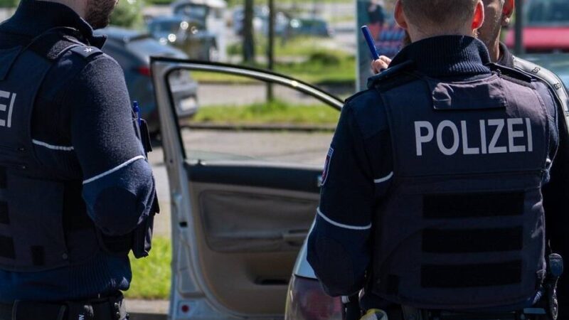 Einsatz in Moers: Polizei kontrolliert Autofahrer auf Alkohol und Drogen – die Bilanz