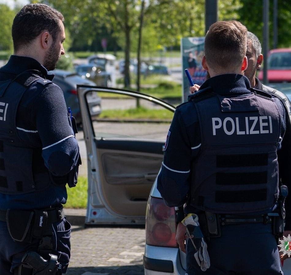 Einsatz in Moers: Polizei kontrolliert Autofahrer auf Alkohol und Drogen – die Bilanz