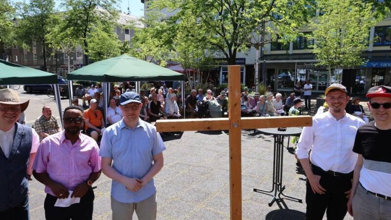 Pfingstgottesdienst in Leverkusen: Gemeinden feiern Ökumene mit „Himmel un Äd“