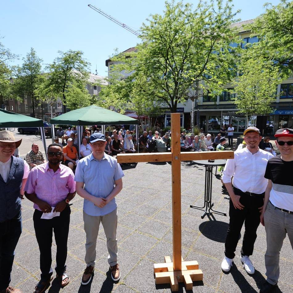 Pfingstgottesdienst in Leverkusen: Gemeinden feiern Ökumene mit „Himmel un Äd“
