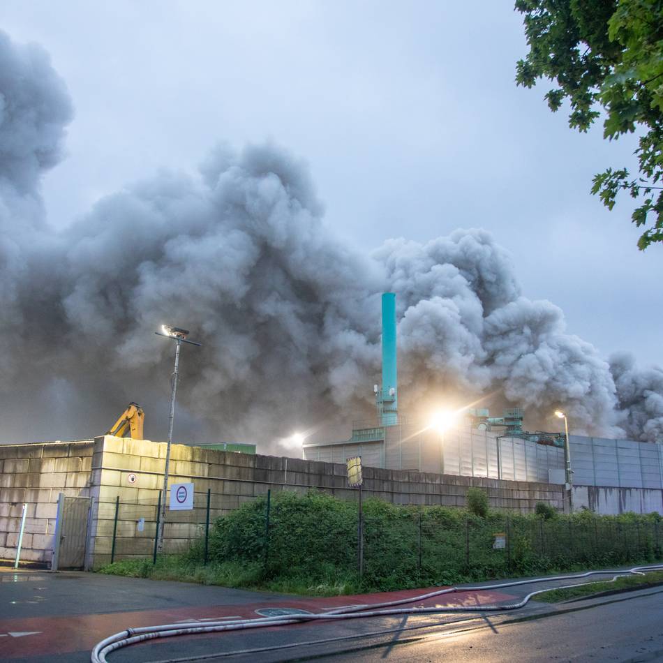 Nach Großbrand in Krefeld: 1000 Euro für jeden gefundenen Lithium-Akku