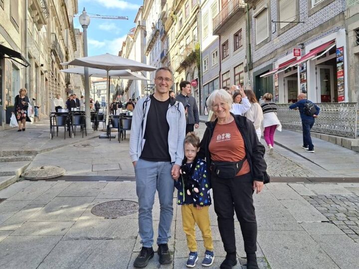 Elias aus Büttgen: Sechsjähriger pilgert mit Papa und Oma auf dem Jakobsweg