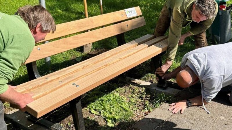 Aktion des VVV Wermelskirchen: Neue „Plauderbank“ steht im Stadtpark