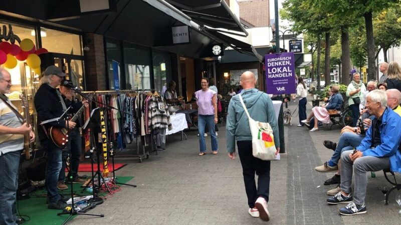 Dorfstraße in Meerbusch: Händler laden zum Abendbummel in Büderich ein