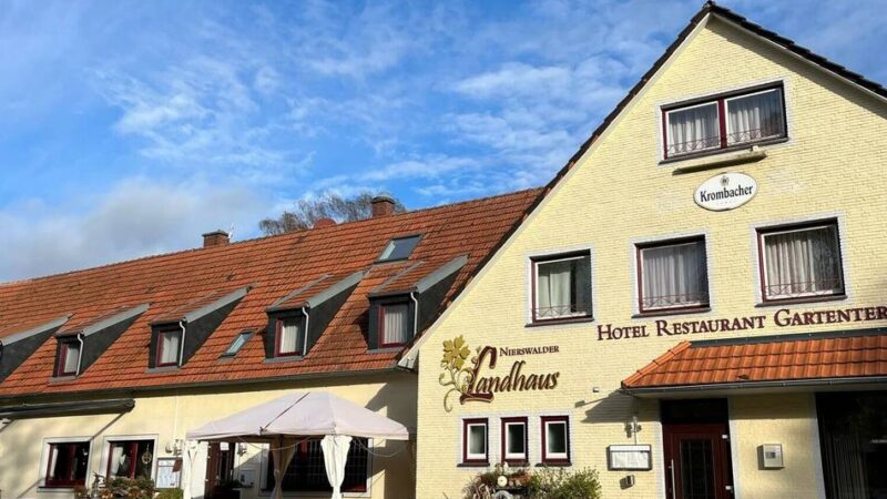 Buttersäure verteilt?: Nierswalder Landhaus: 1000 Euro Belohnung nach Serie von Sachbeschädigungen