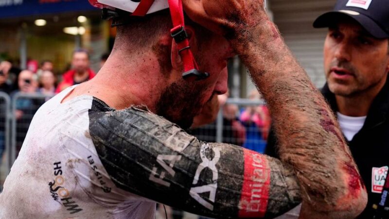 Giro d’Italia: „Desaster“ – Team von Pogacar bei Horrorsturz hart getroffen