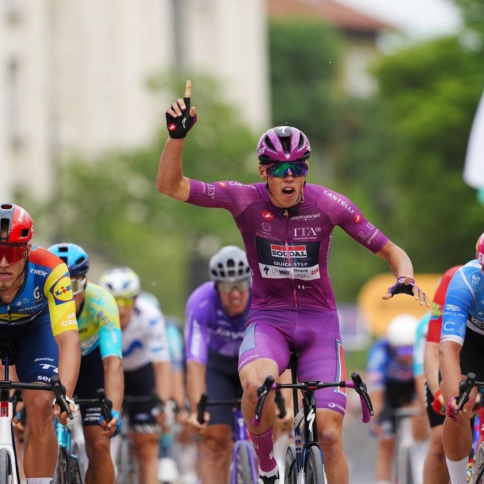 Ackermann fährt auf Rang sieben ein: Magnier gewinnt dritte Giro-Etappe – Silva bleibt in Rosa