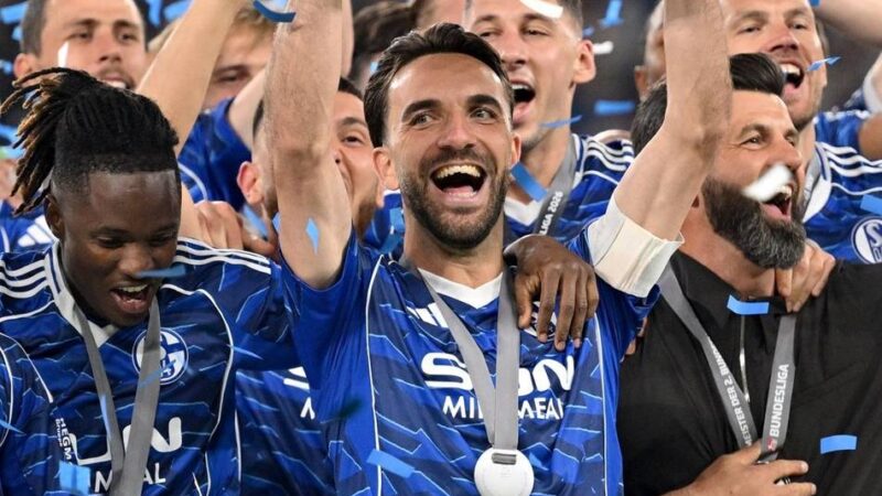 Karaman als Spieler der Saison geehrt: Meisterschale und Freibier – Schalke feiert Aufstiegssaison