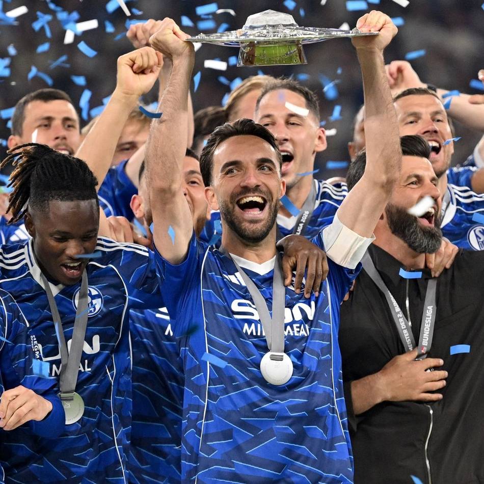 Karaman als Spieler der Saison geehrt: Meisterschale und Freibier – Schalke feiert Aufstiegssaison