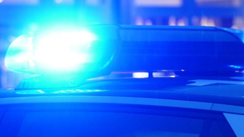 Nettetaler Radfahrerin stürzt bei Bremsmanöver: Polizei ermittelt wegen möglicher Fahrerflucht