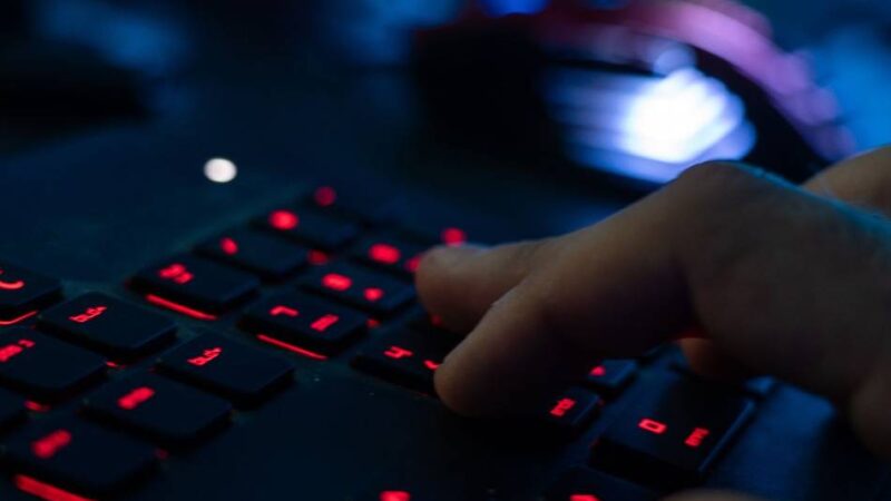 Drogenhandel und Geldwäsche: Festnahme in Neuss bei Darknet-Razzia