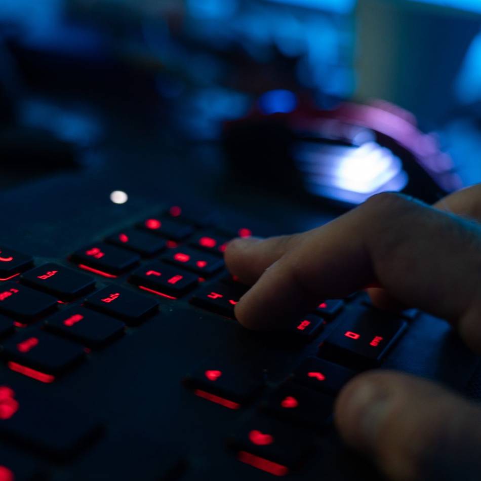 Drogenhandel und Geldwäsche: Festnahme in Neuss bei Darknet-Razzia