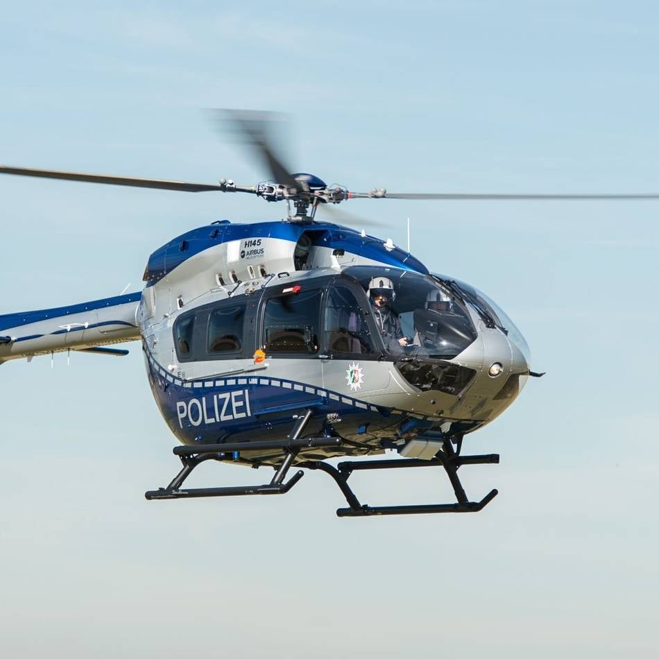 Polizeihubschrauber im Einsatz: Wilde Verfolgungsjagd in Mettmann und Ratingen – Fahrer erst 13