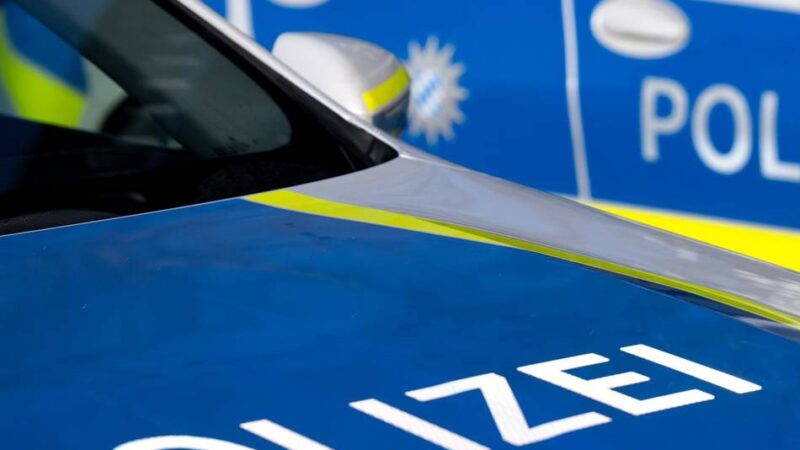 Streiterei in Elmpt: Unfallflucht auf Parkplatz von Fast-Food-Restaurant