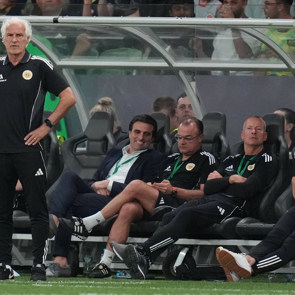 Knall bei deutschem WM-Gegner : Fred Rutten tritt als Coach von Curacao zurück – übernimmt Advocaat wieder?