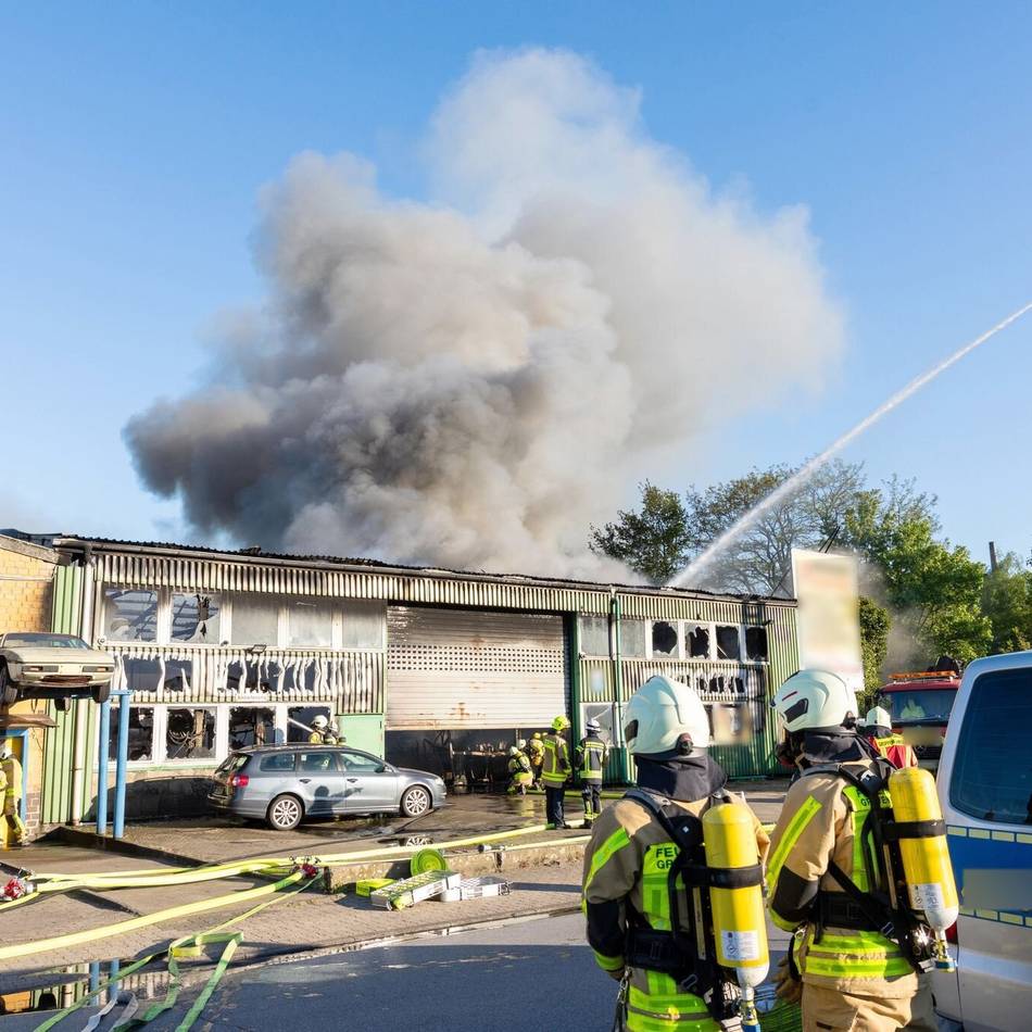 Feuer bei Autoteilehändler: Auslöser für Großbrand in Grevenbroich steht jetzt fest