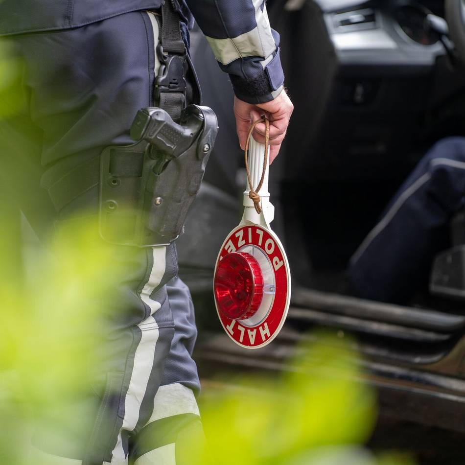 Polizeikontrollen in Wermelskirchen: Motorradfahrer innerorts mit 150 km/h gemessen