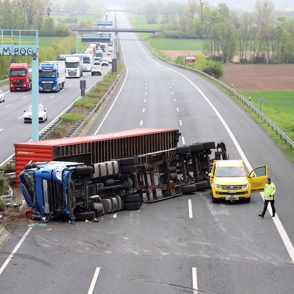 Umgekippter LKW: A3 Richtung Köln zwischen Kreuz Hilden und Solingen gesperrt