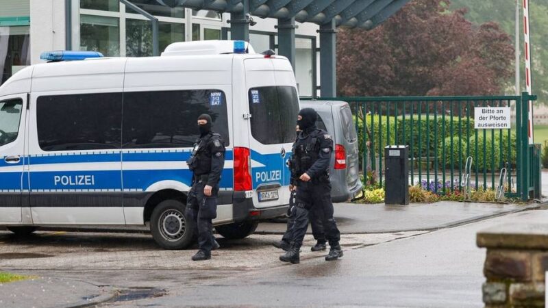 Spur zu Leverkusener Großfamilie: Verdacht auf Bestechlichkeit – Razzia gegen Justizbeamte