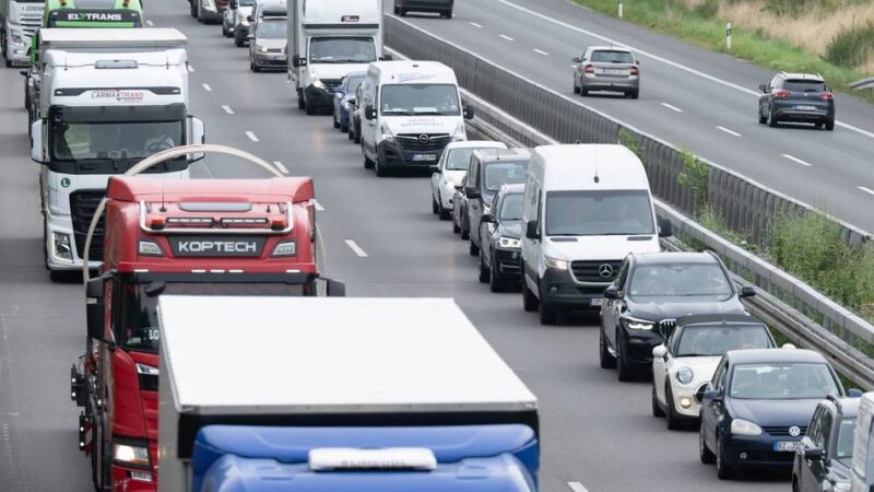 Langes Wochenende durch Christi Himmelfahrt: ADAC rechnet mit Stau auf dem Weg in die Niederlande